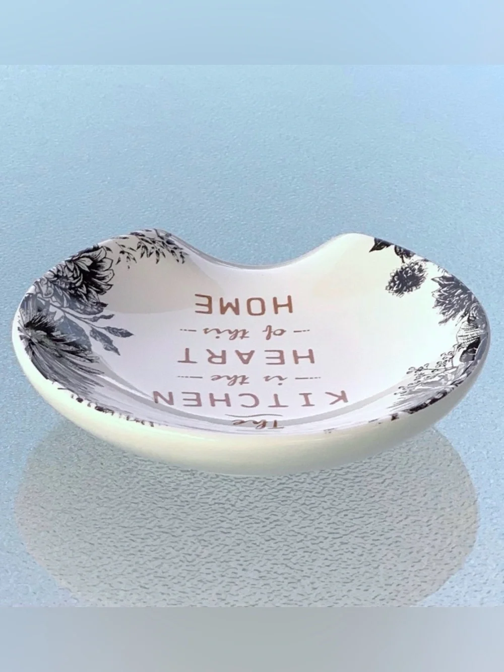 Demdaco “The Kitchen is the Heart of this Home” Ceramic Spoon Rest